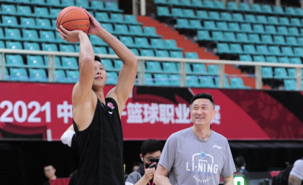阿美（温碧霞 饰）在无意当中成了一宗珠宝掳掠案的目击者，窃匪头头罗伊（张耀扬 饰）趁乱将一条价值连城的钻石项链放进了阿美的包里，在这个节骨眼上，阿美得知本身的男朋友在缅甸仰光遭到了绑匪绑架，绑匪要求阿美在三天以内交出二十万美金的赎金，不然她的男朋友就将人命不保。阿美决议操纵手上的钻石项链。何处厢，钻石项链的主人找到了罗伊，号令他在五天以内找到项链的着落，就如许，